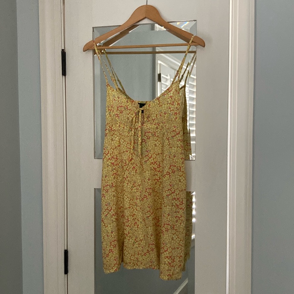 Cute floral dress perfect for a beach day ⛱️